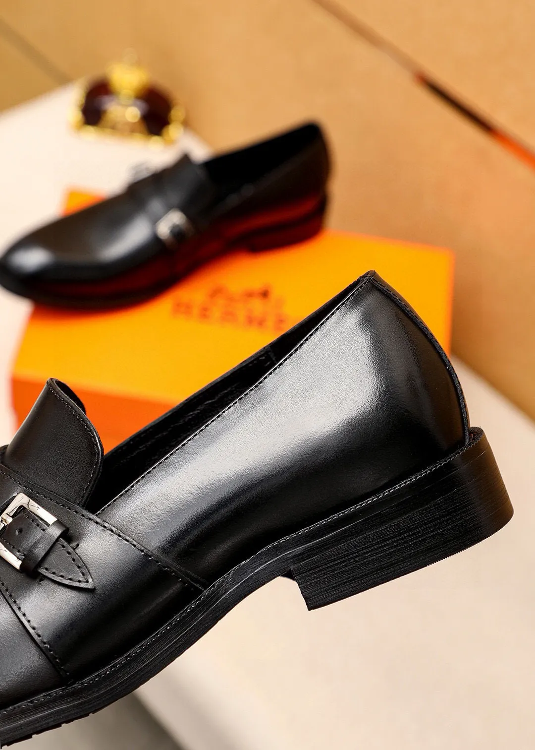 Men's shoes💰480💐 Product trademark: HERMES "Hermès" business leather shoes Regular size: 38-44 (45🉑️customized) Product materials: Selected imported first-layer calfskin upper, imported water-dyed cowhide lining. Strong three-dimensional visual effect, non-slip and wear-resistant combination outsole Color: 2⃣️colors available
